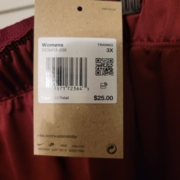 Women's Nike Shorts - Picture 2 of 3